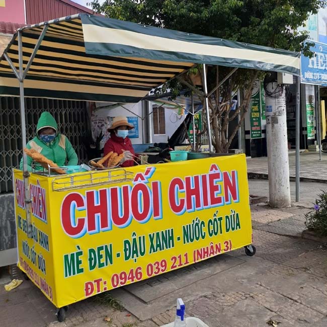 Xe bán chuối chiên đồ uống